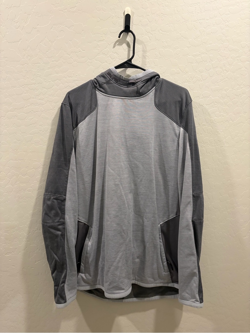 Under Armour Reactor Gray Two Tone Hooded Performance Top Large